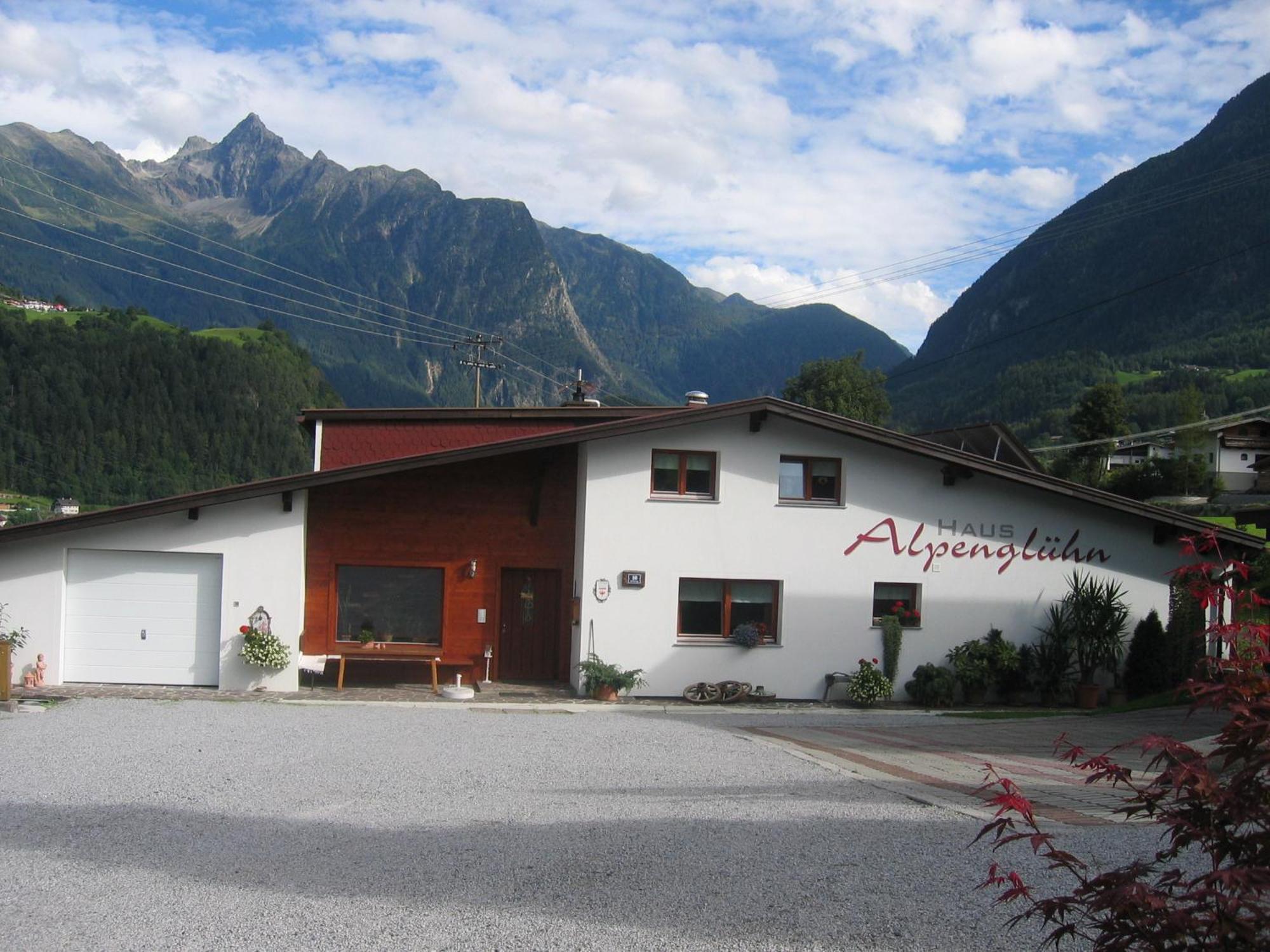 Hotel Haus Alpenglühn Sautens Exterior foto