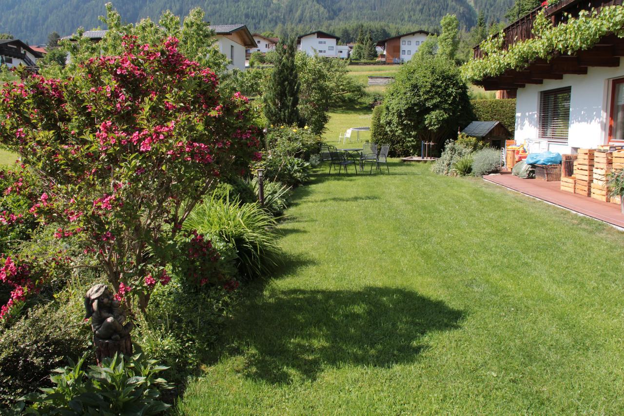 Hotel Haus Alpenglühn Sautens Exterior foto